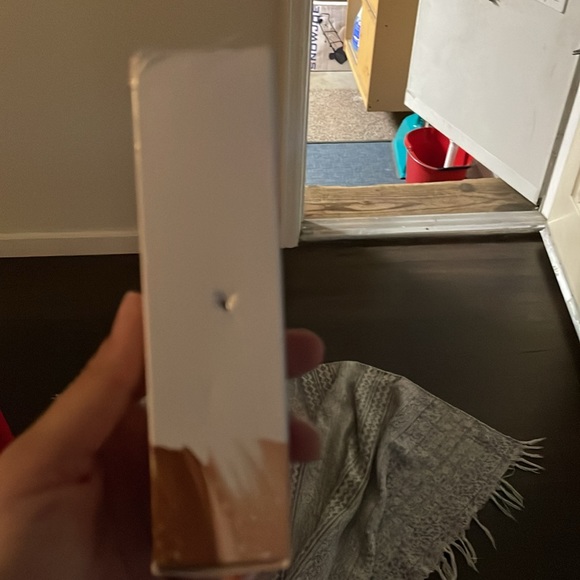 Laura Geller Quench-N-Tint Hydrating Foundation, Medium/Deep, 1.7 Fl Oz - Picture 4 of 5